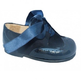 Zapato ingles piel charol y ante en color azul marino. QUECOS