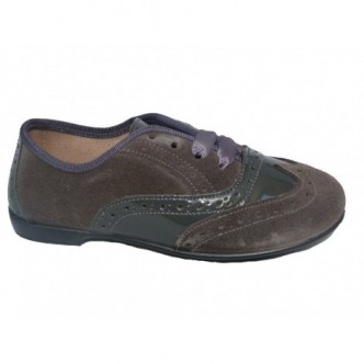Zapatos Blucher piel serraje y charol en color gris. QUECOS